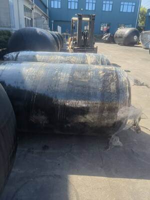 Des débroussailleurs remplis de mousse de polyuréthane et de mousse de caoutchouc conçus pour éviter les collisions et améliorer la protection contre les chocs