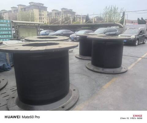 Installation boulonnée ou soudée Fender en caoutchouc à cellules noires Solution idéale pour protéger les infrastructures et les navires maritimes