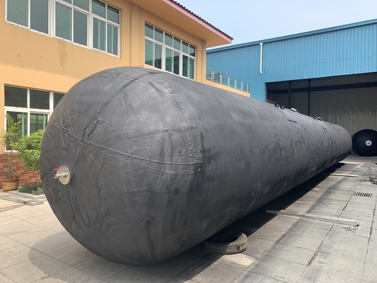 Airbags en caoutchouc sous pression pour les navires pour l'accostage, le levage et le lancement avec une couche intérieure en caoutchouc naturel
