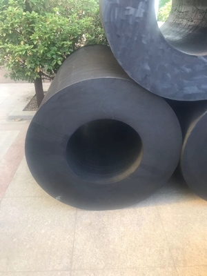 Résistance à la traction Fender en caoutchouc boulonné Conception personnalisée pour absorption d'énergie / résistance aux intempéries