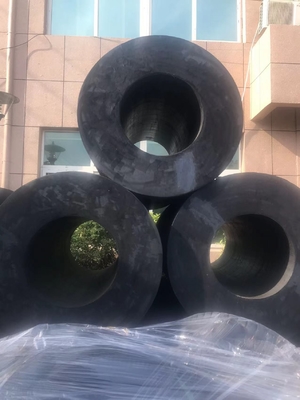 Installation boulonnée Fender en caoutchouc cylindrique 10 à 1000 kg Longueur 1000 à 5000 mm Personnalisable pour les applications portuaires et de quai