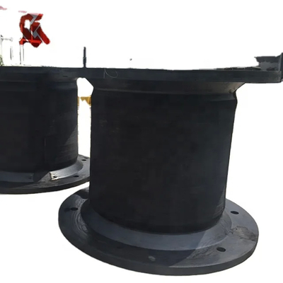 Fenders à cellules flottantes noires boulonnées standard ISO pour la protection contre les chocs des navires