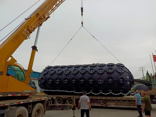 0.5-4.5m de diamètre Yokohama Marine Fender Avec faible force de réaction Et 2 ans de garantie