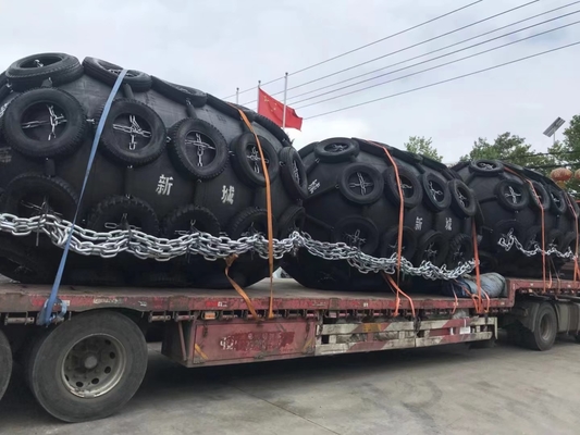 0.5-4.5m Diamètre Yokohama Marine Fender en noir pour les besoins de la marine personnalisés