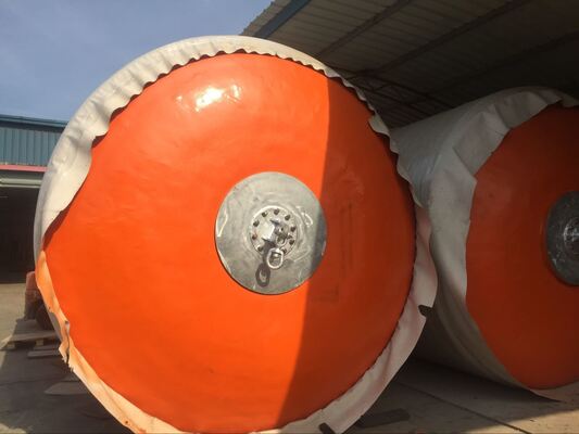 Période de 24 mois Fenders remplis de mousse D3.0m X L5.0m Déflexion 60% Solution de protection durable du quai maritime