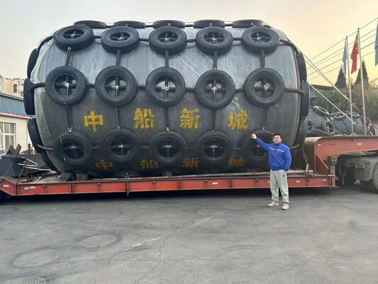 Période de 24 mois Fenders remplis de mousse D3.0m X L5.0m Déflexion 60% Solution de protection durable du quai maritime