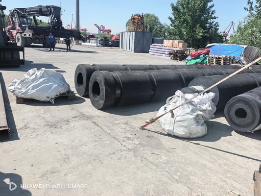Pare-battages pour remorqueurs, dureté 70-85A, forte capacité de charge, fabrication par moulage et extrusion, solutions de protection marine durables