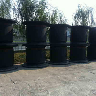 Fenders à cellules flottantes noires boulonnées standard ISO pour la protection contre les chocs des navires
