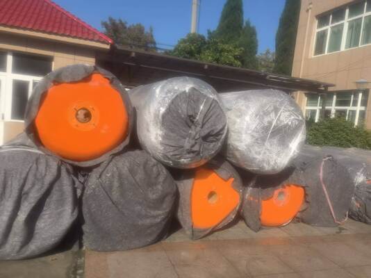 Période de 24 mois Fenders remplis de mousse D3.0m X L5.0m Déflexion 60% Solution de protection durable du quai maritime